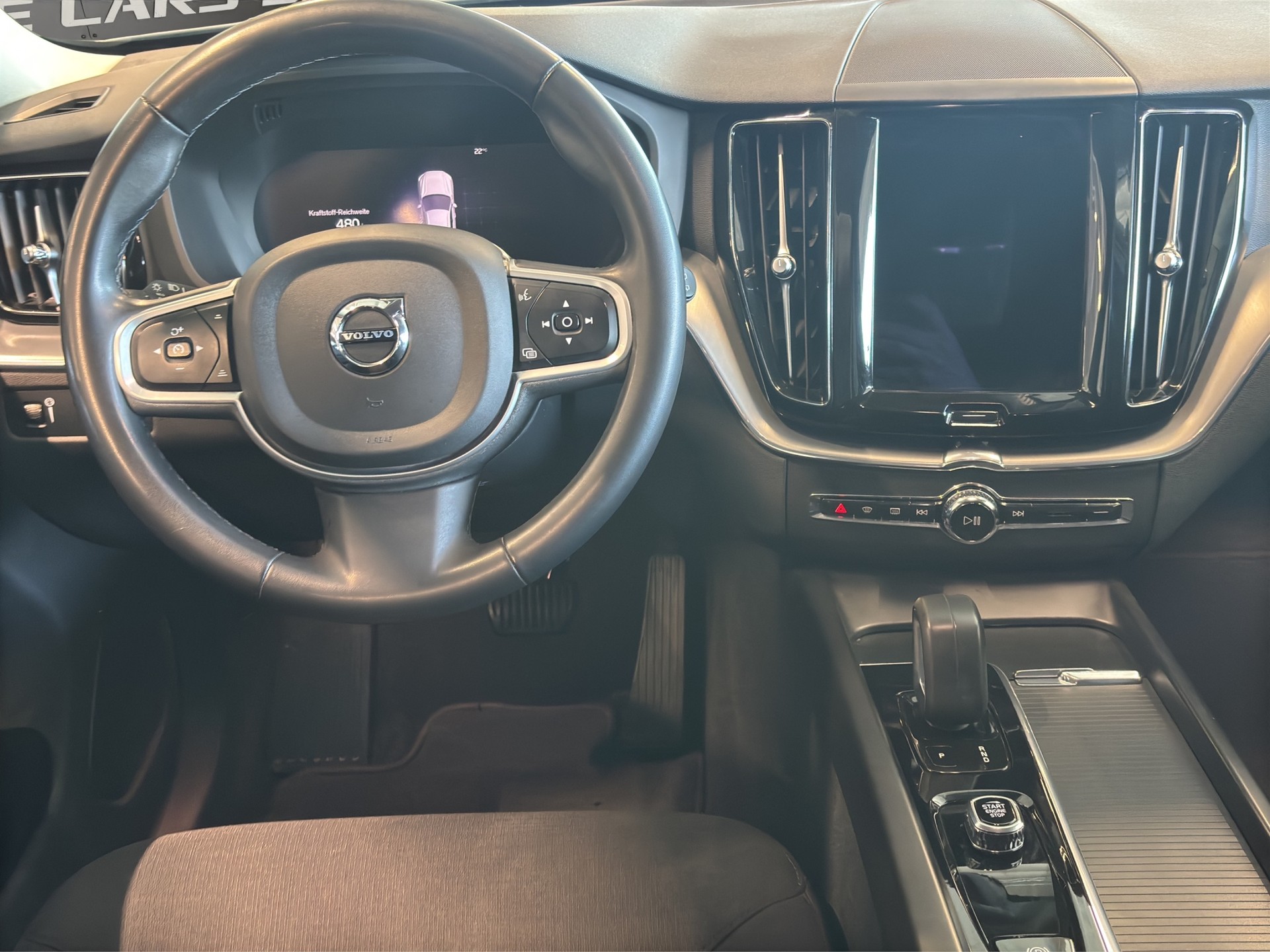 VOLVO XC60 B4 Diesel Mild Hybrid AWD Momentum Geartronic-image-19