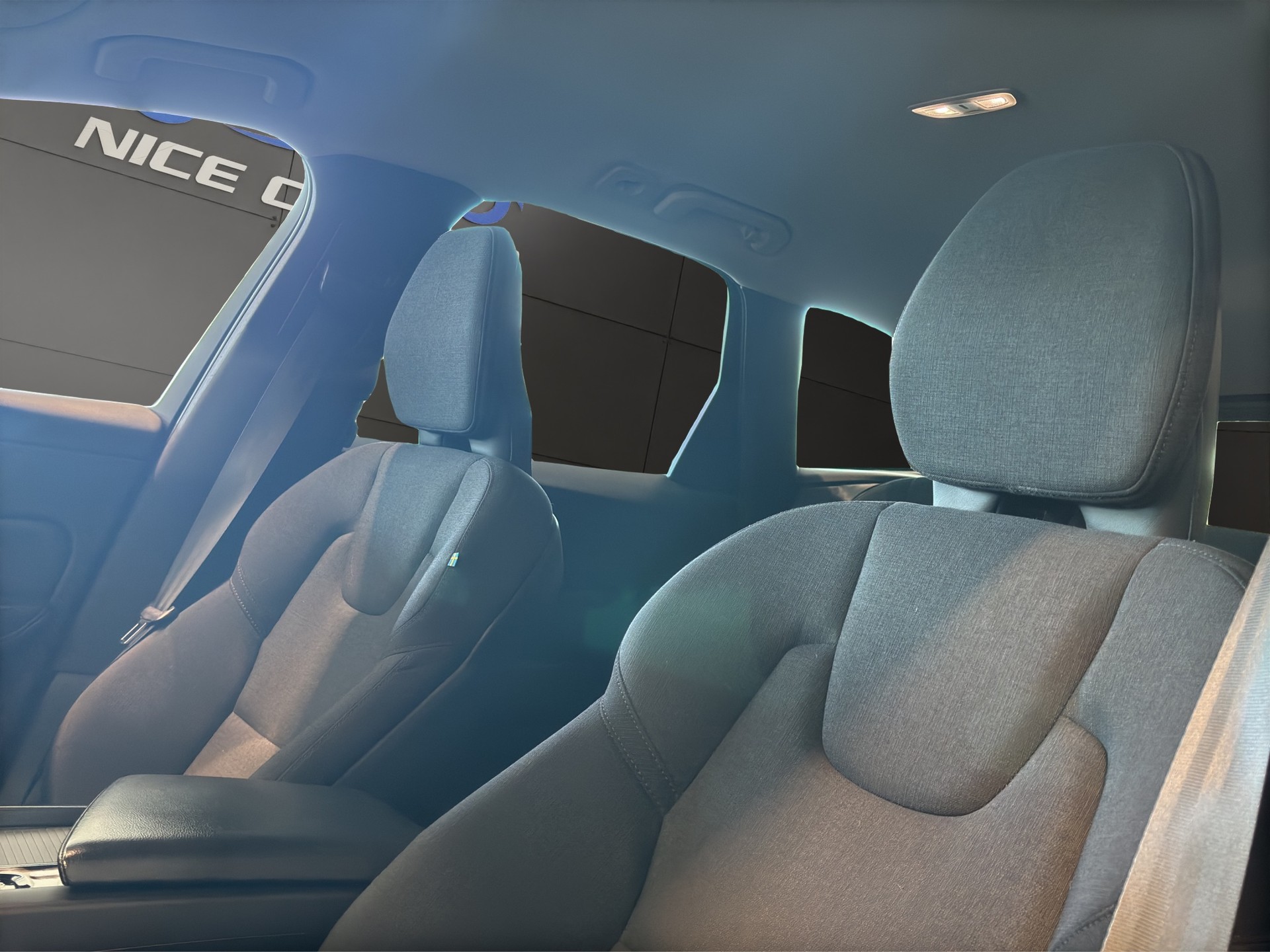 VOLVO XC60 B4 Diesel Mild Hybrid AWD Momentum Geartronic-image-25