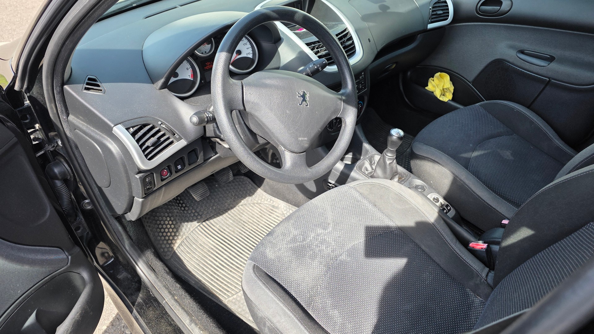 PEUGEOT 206+ 1.4 Trendy-image-8