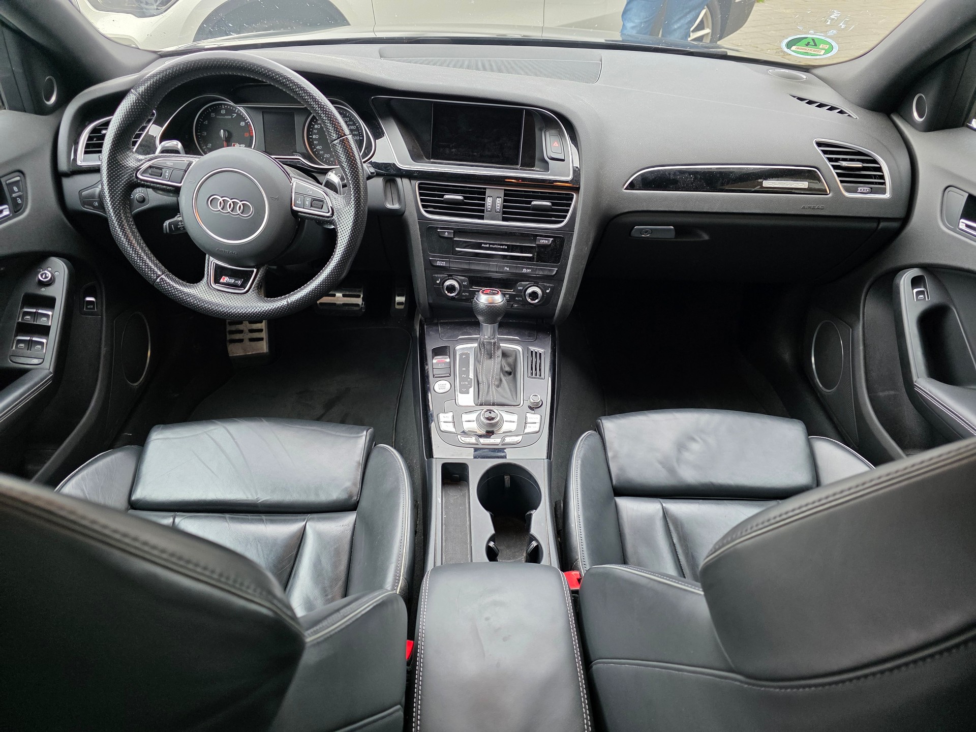 AUDI RS4 Avant 4.2 FSI V8 quattro S-tronic-image-6