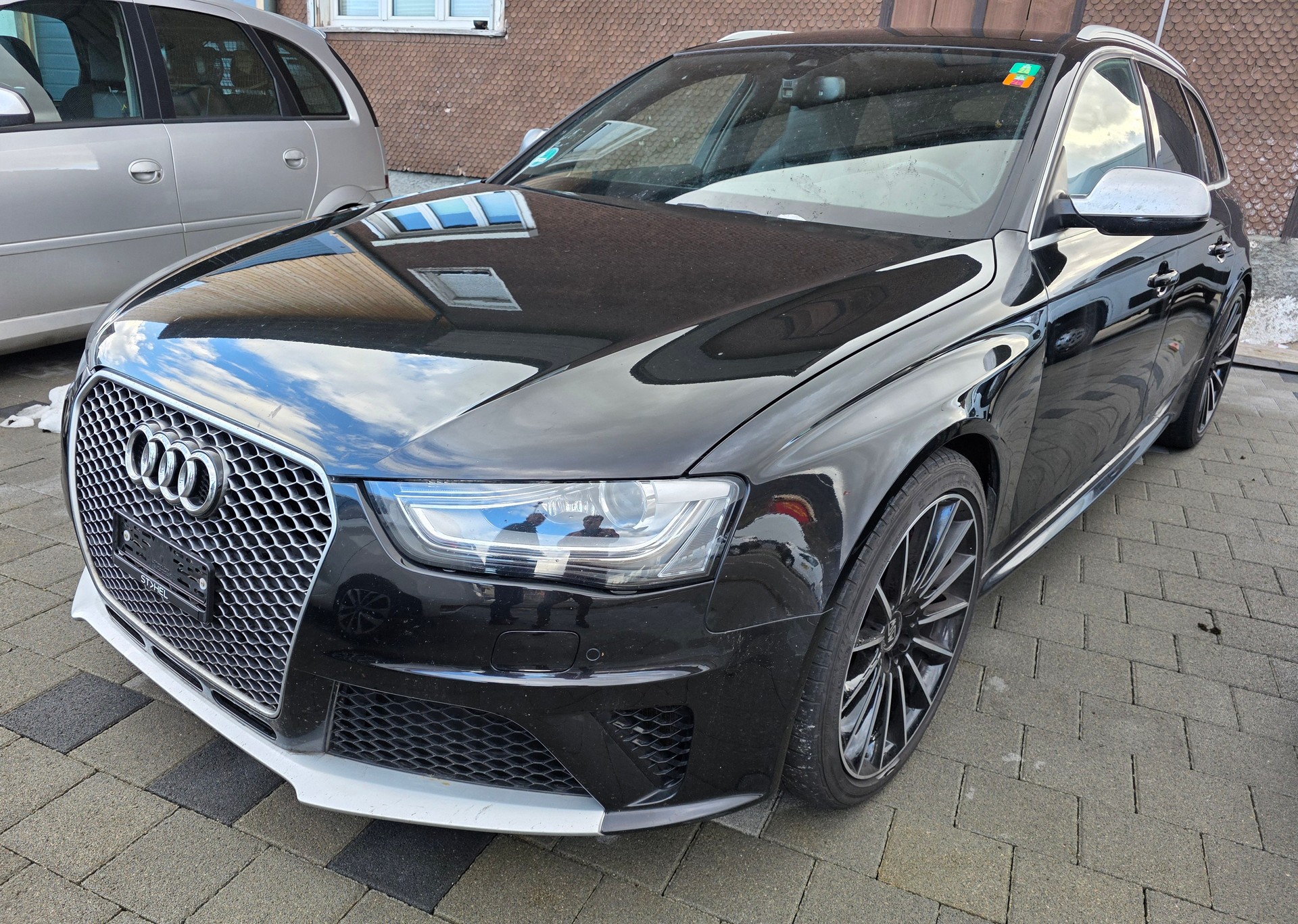 AUDI RS4 Avant 4.2 FSI V8 quattro S-tronic-image-3