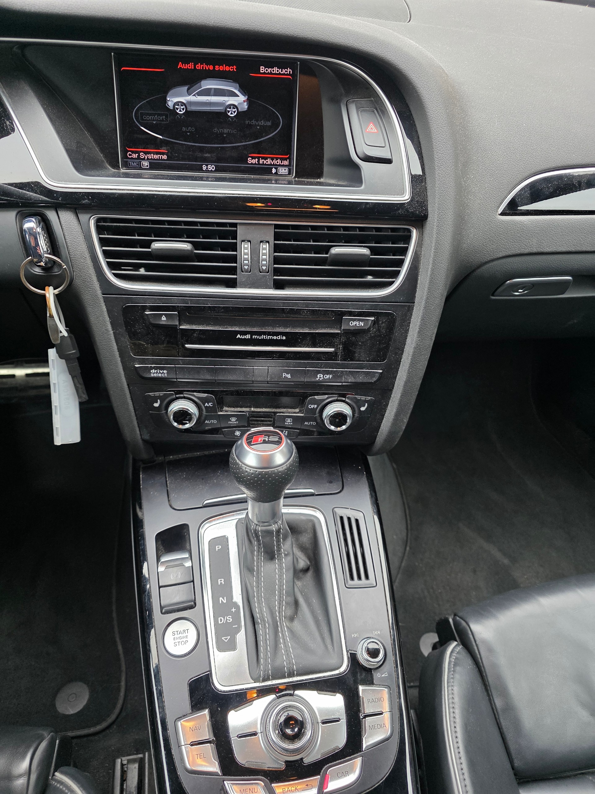AUDI RS4 Avant 4.2 FSI V8 quattro S-tronic-image-4