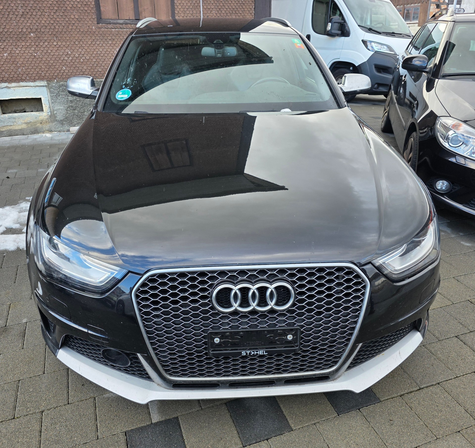 AUDI RS4 Avant 4.2 FSI V8 quattro S-tronic-image-2
