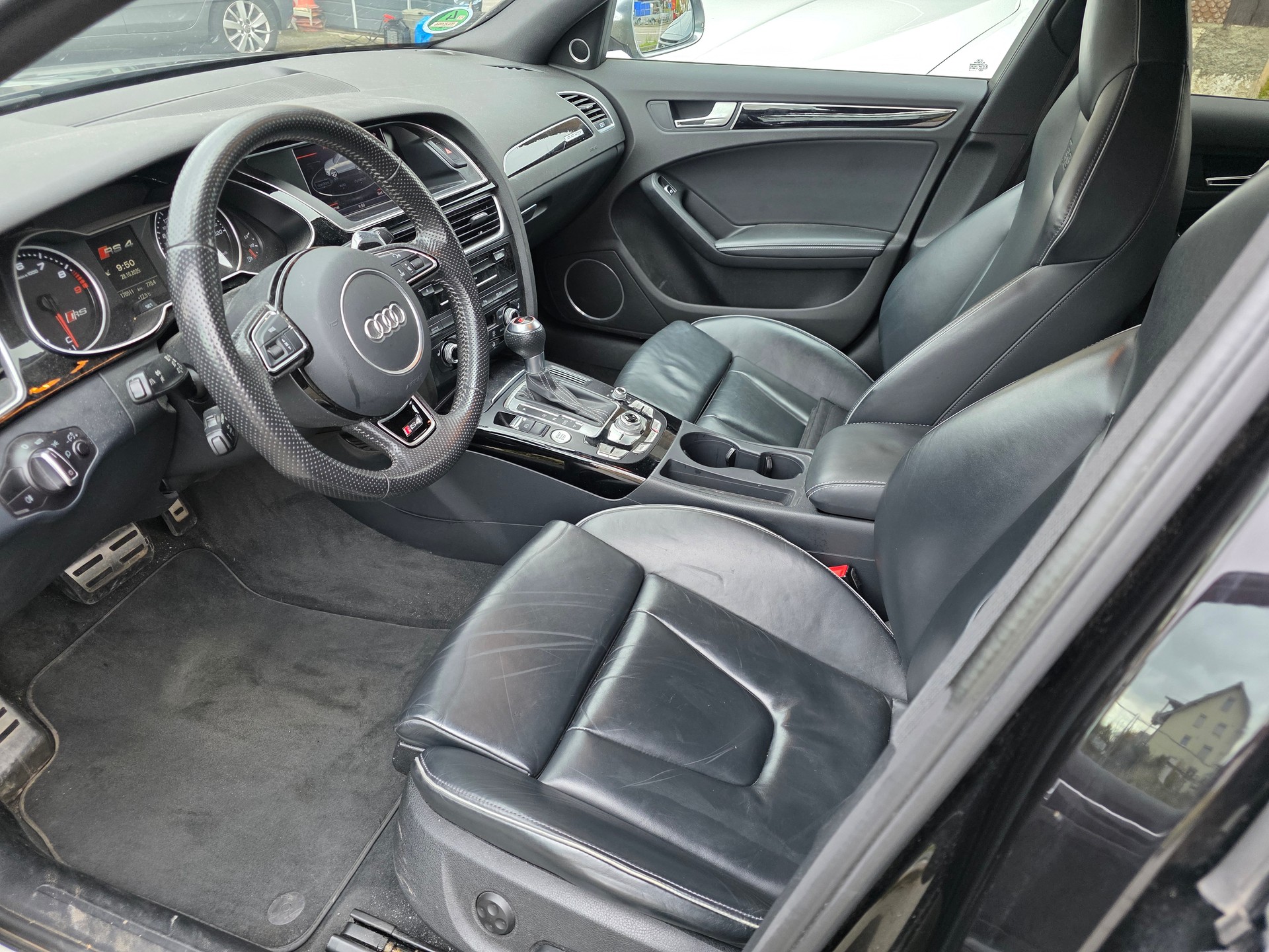 AUDI RS4 Avant 4.2 FSI V8 quattro S-tronic-image-7