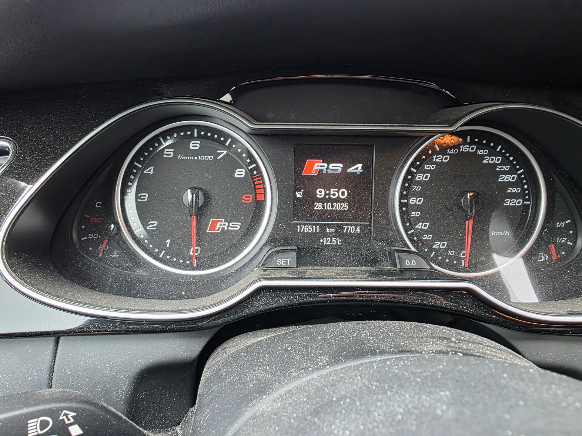 AUDI RS4 Avant 4.2 FSI V8 quattro S-tronic-image-9
