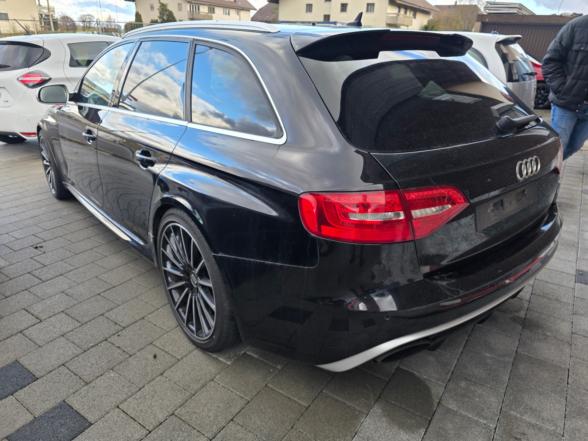 AUDI RS4 Avant 4.2 FSI V8 quattro S-tronic-image-1