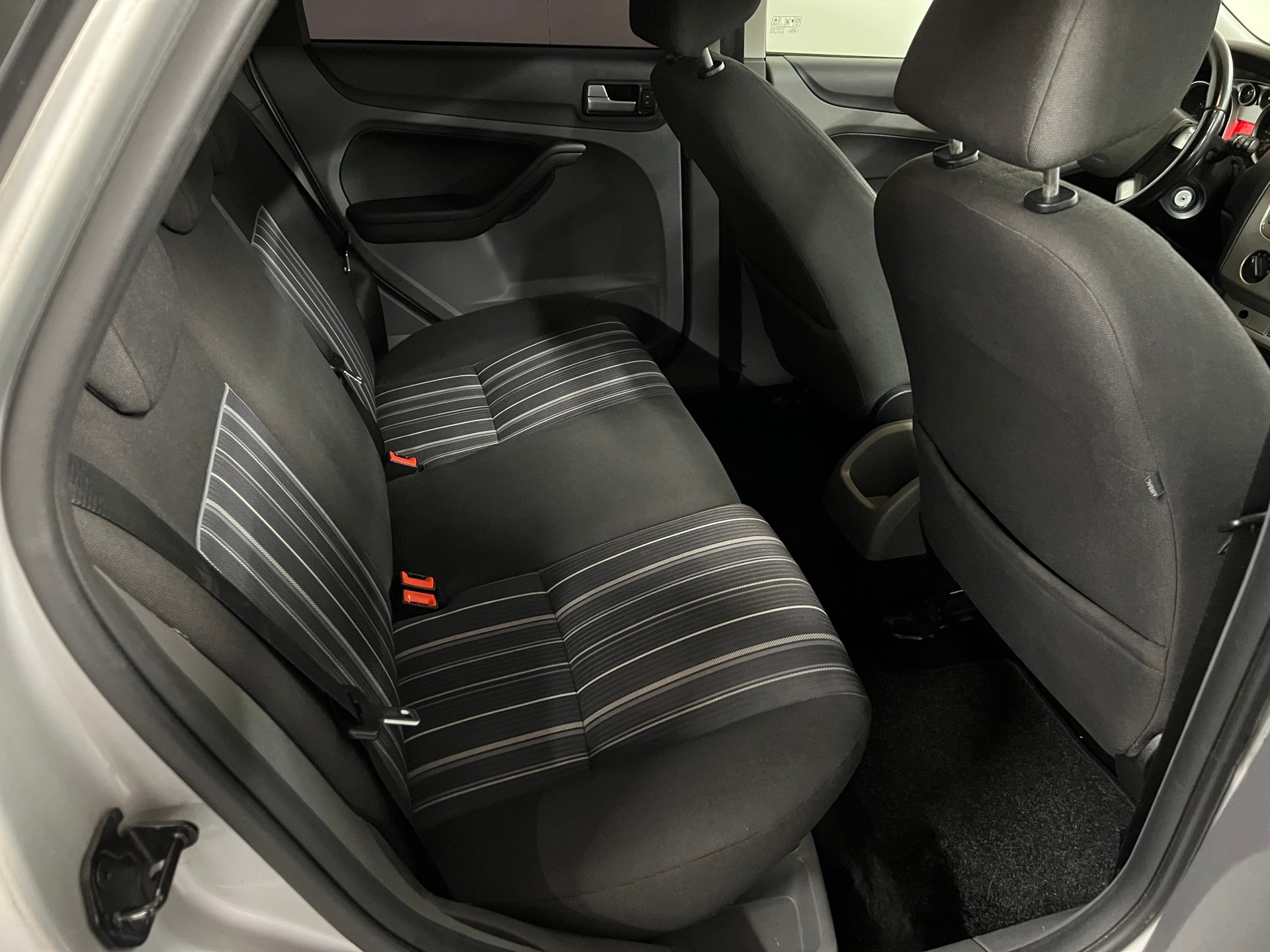 FORD Focus 1.6i VCT Carving-image-11