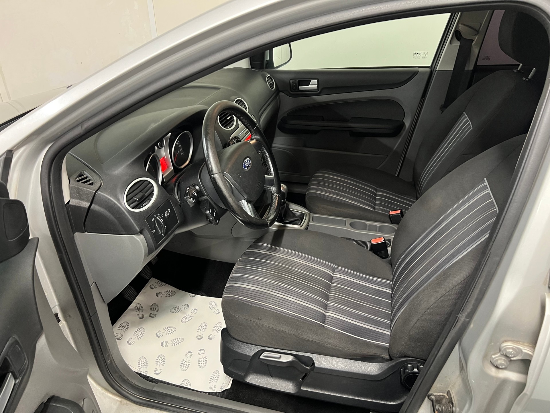 FORD Focus 1.6i VCT Carving-image-10