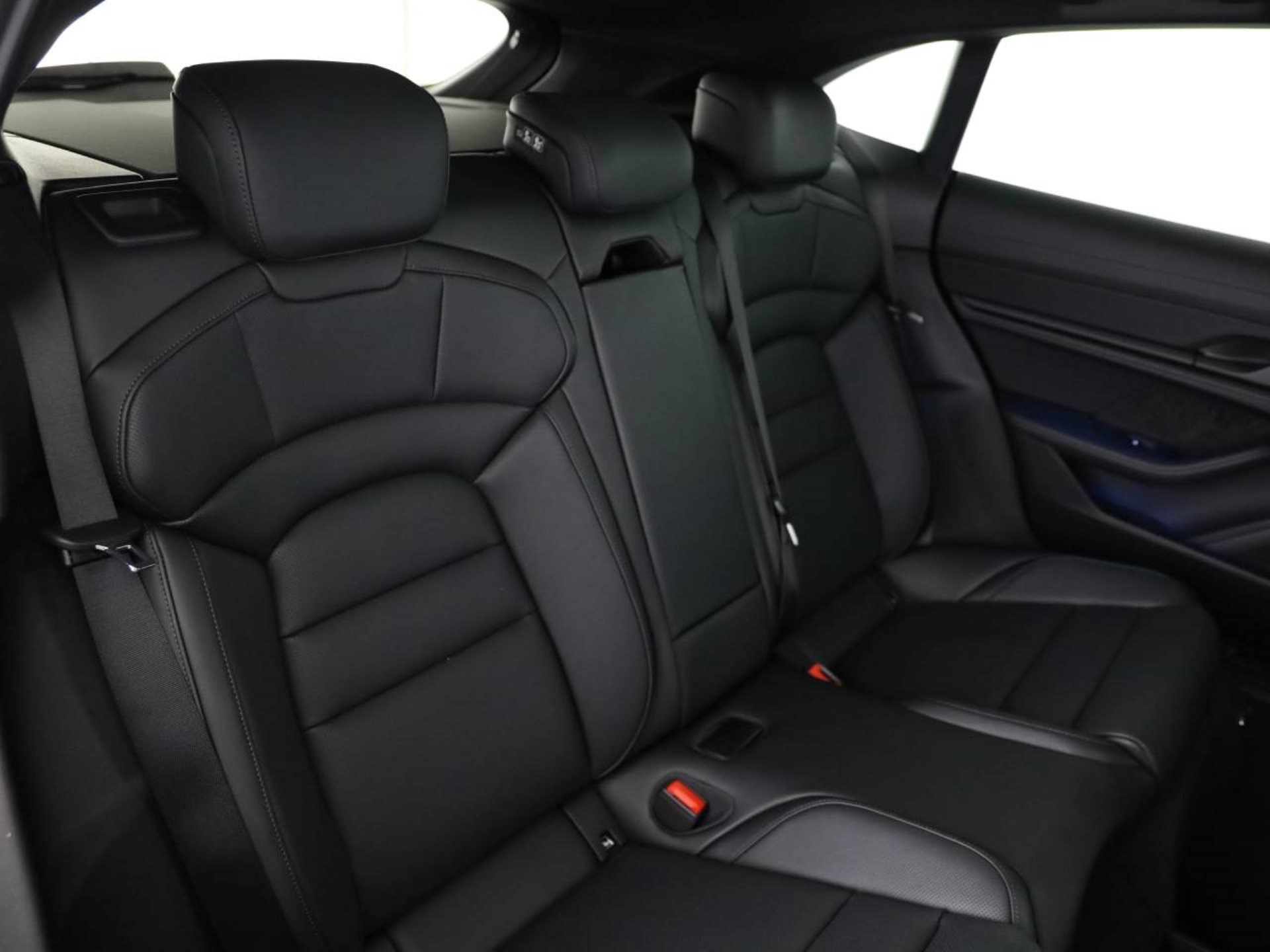 PORSCHE Taycan 4S Sport Turismo Black Edition-image-19