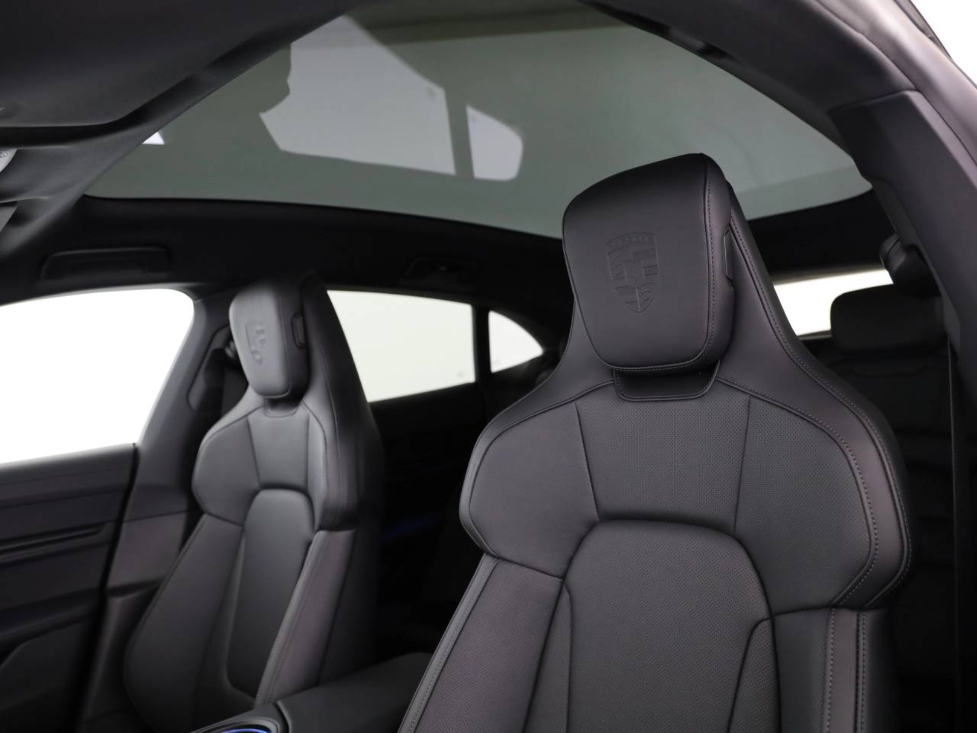 PORSCHE Taycan 4S Sport Turismo Black Edition-image-16