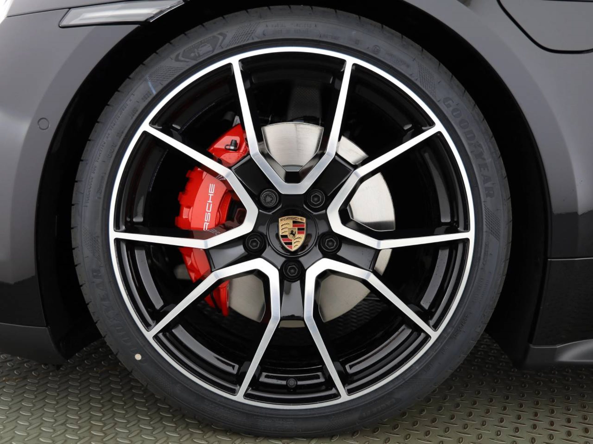 PORSCHE Taycan 4S Sport Turismo Black Edition-image-8