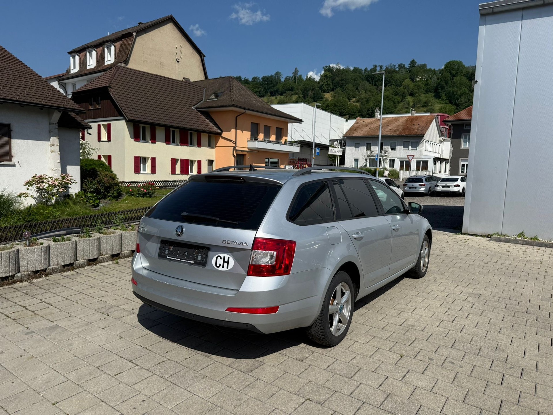 SKODA Octavia Combi 2.0 TDI Elegance DSG-image-3