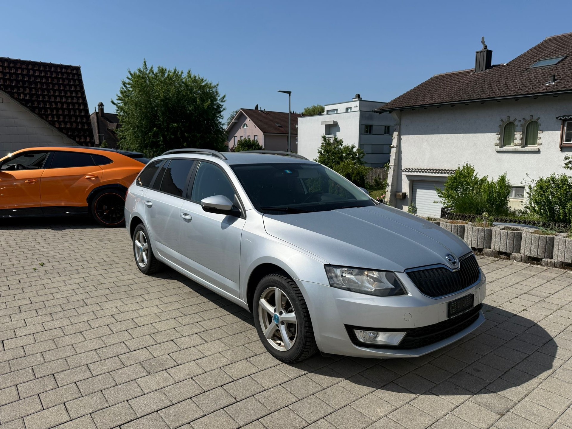 SKODA Octavia Combi 2.0 TDI Elegance DSG-image-1