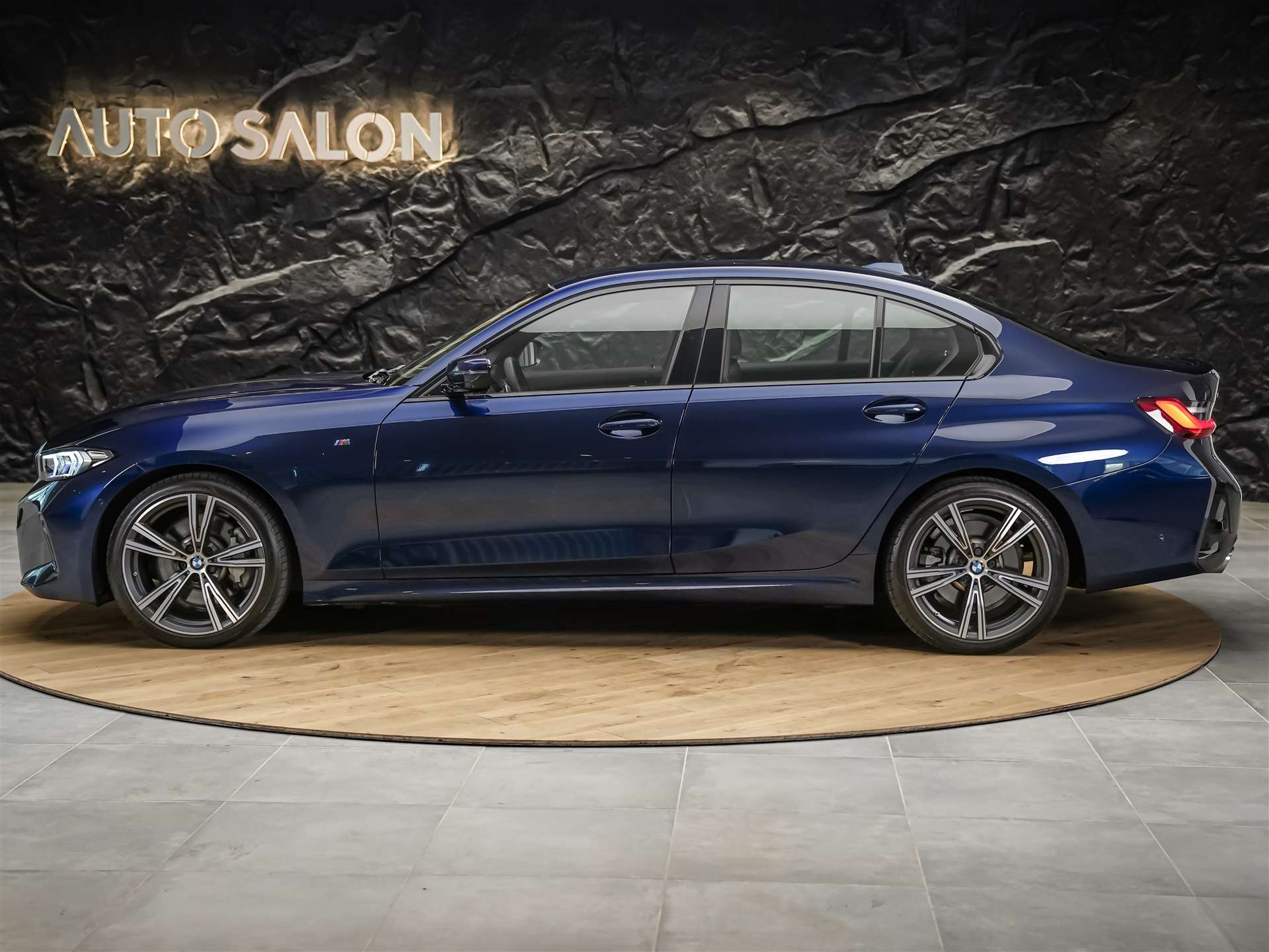 BMW 330i xDrive Steptronic M Sport *Leder*El. Sitze*Head-Up*360° Kamera*-showroom-element-2