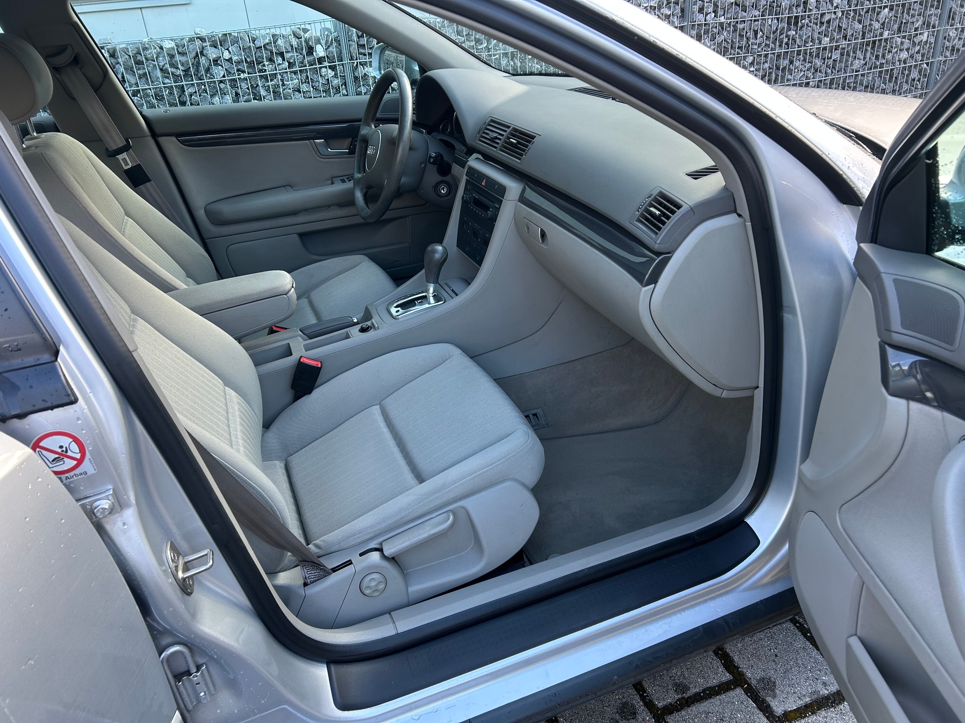 AUDI A4 2.4 V6-image-7