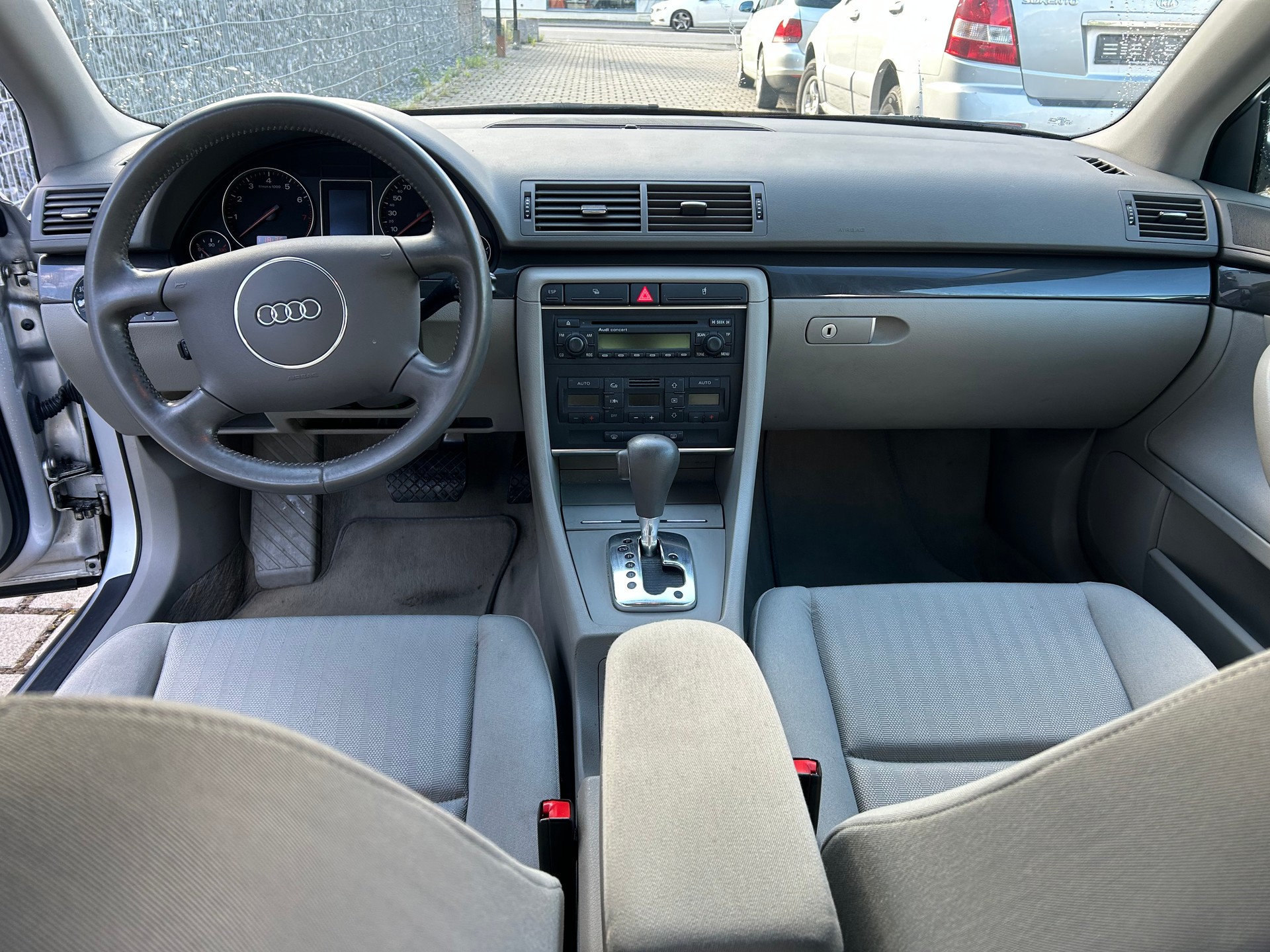 AUDI A4 2.4 V6-image-6