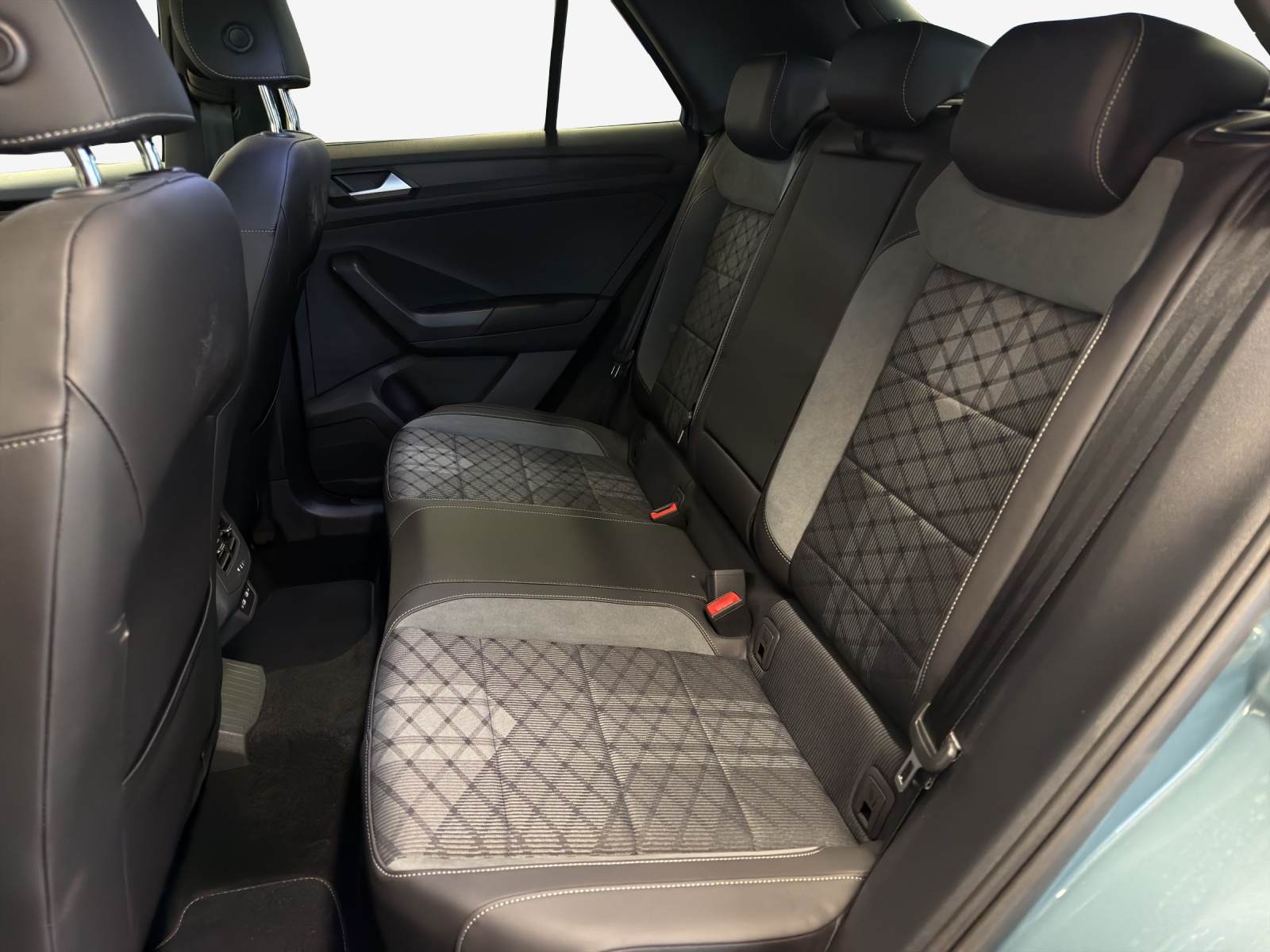 VW T-Roc 1.5 TSI EVO R-Line DSG-image-11