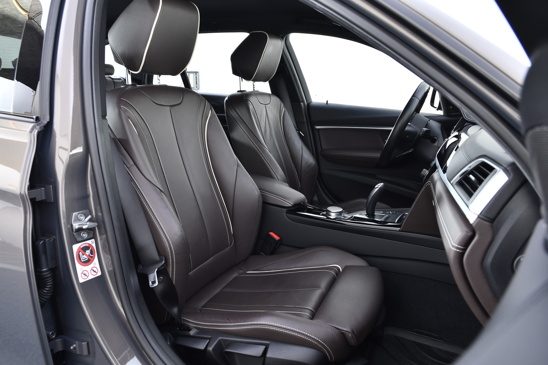 BMW 330d xDrive Touring M Sport Line Steptronic-image-16