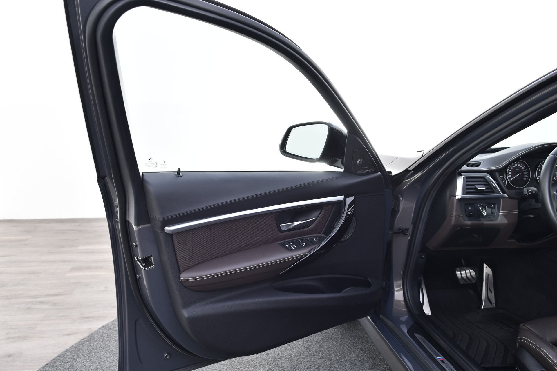 BMW 330d xDrive Touring M Sport Line Steptronic-image-8