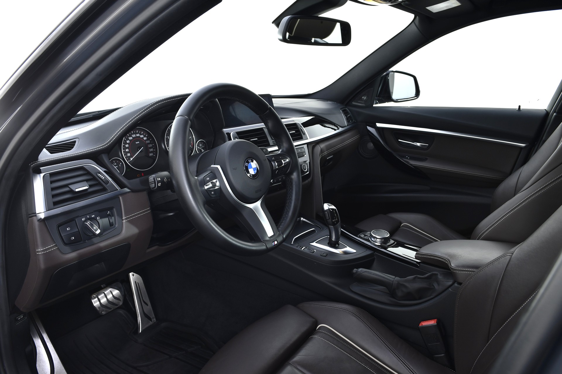 BMW 330d xDrive Touring M Sport Line Steptronic-image-10