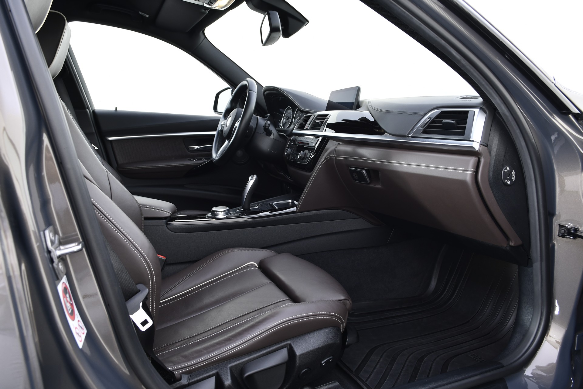 BMW 330d xDrive Touring M Sport Line Steptronic-image-15