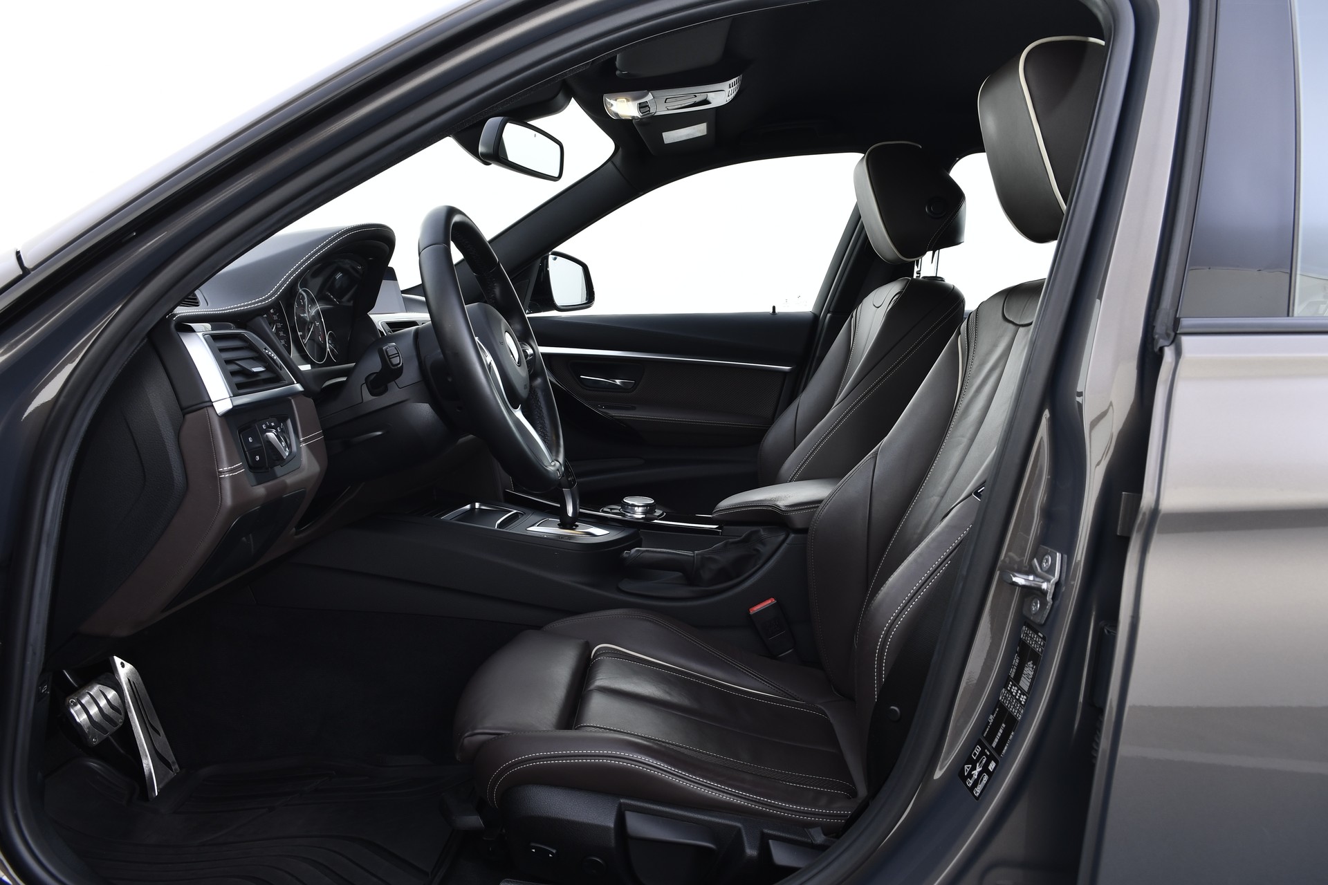 BMW 330d xDrive Touring M Sport Line Steptronic-image-9