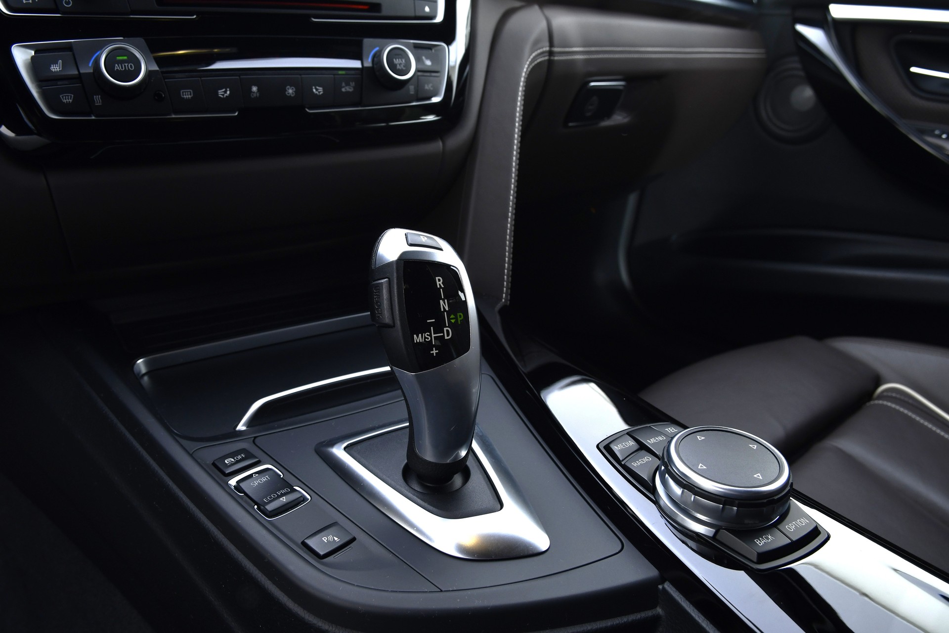BMW 330d xDrive Touring M Sport Line Steptronic-image-14