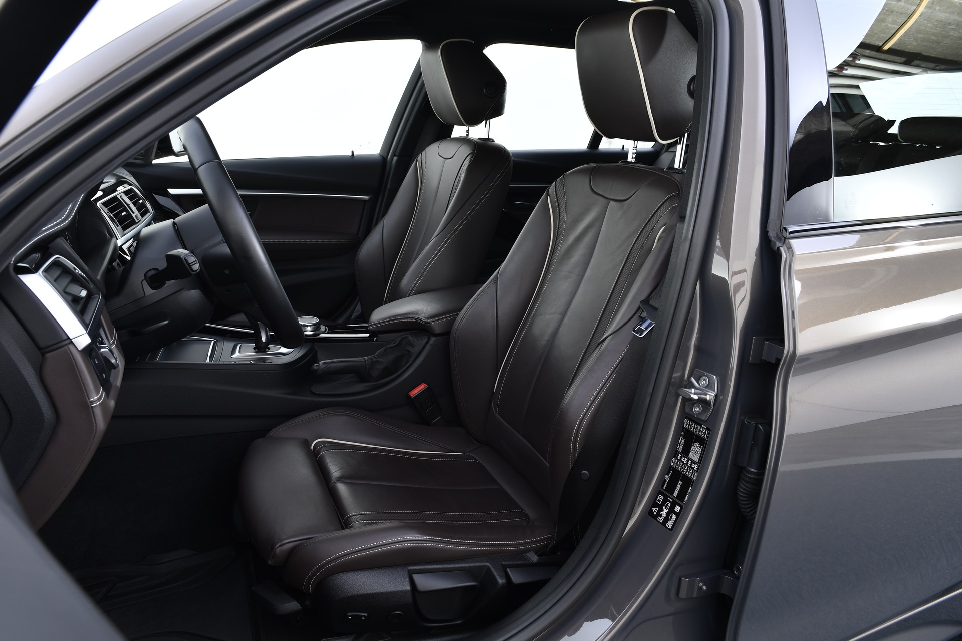 BMW 330d xDrive Touring M Sport Line Steptronic-image-11