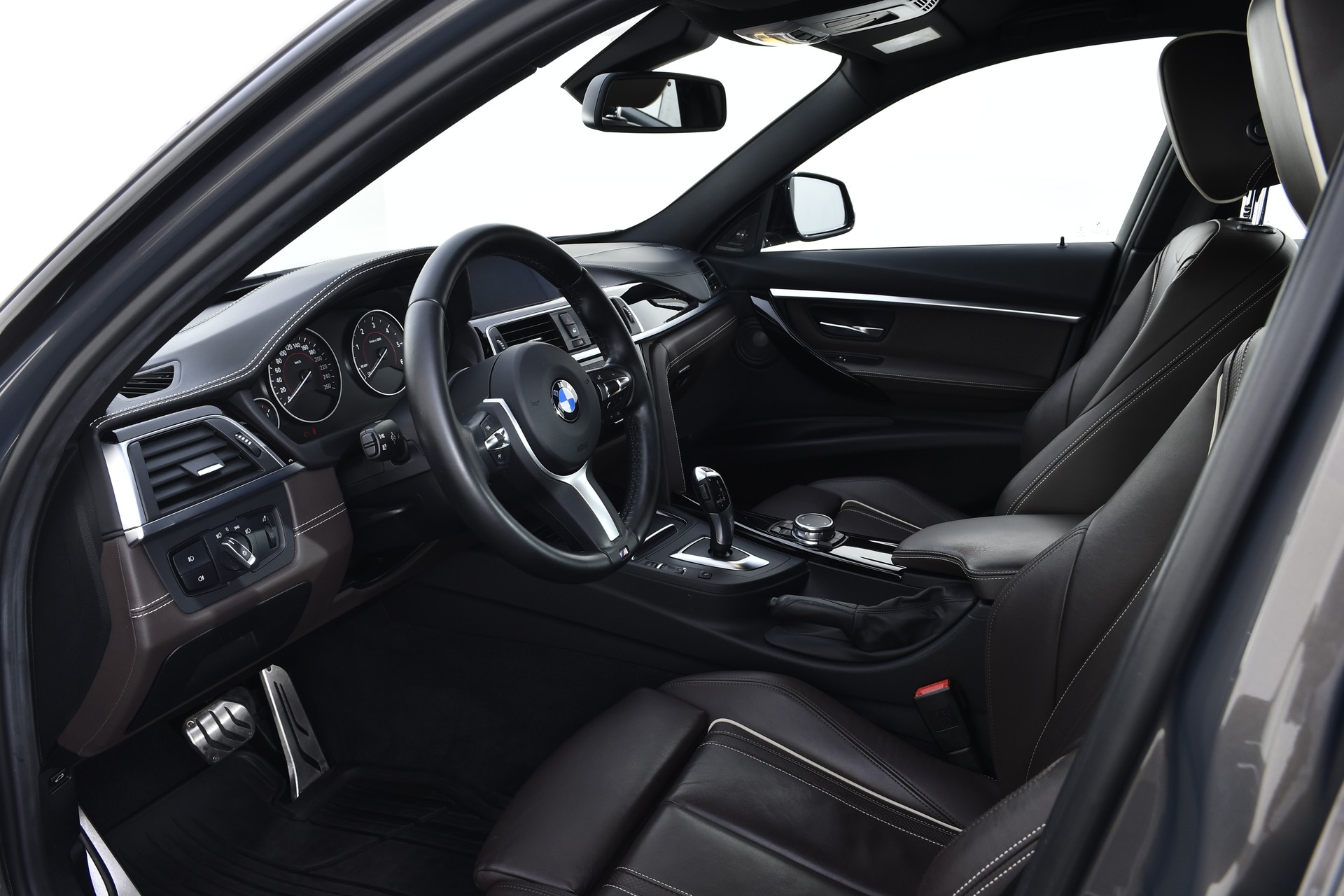 BMW 330d xDrive Touring M Sport Line Steptronic-image-9