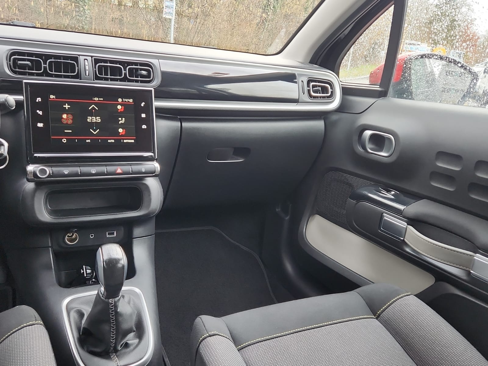 CITROEN C3 1.2i PureTech Feel-image-12