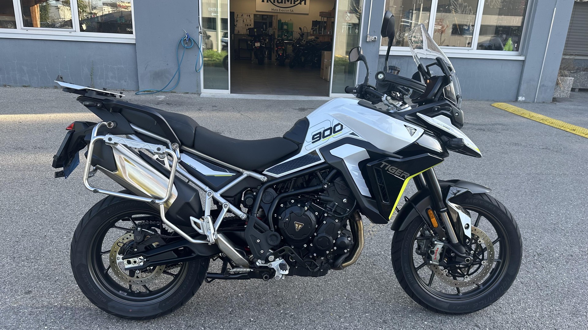 TRIUMPH Tiger 900 GT Pro-showroom-element-1
