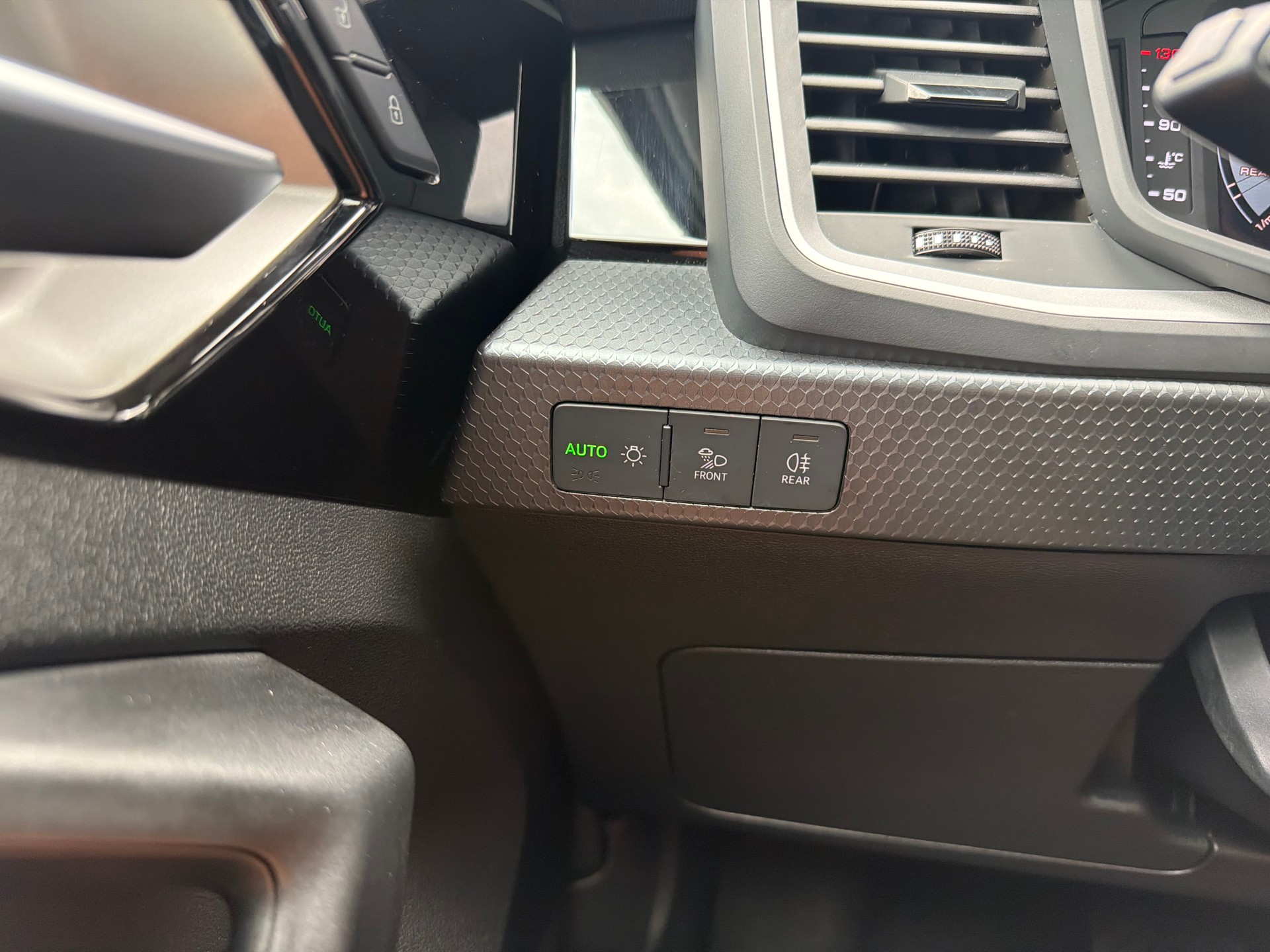 AUDI A1 Sportback 30 TFSI S-tronic-image-15
