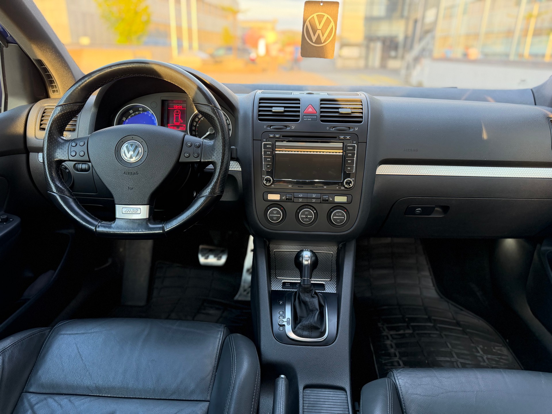 VW Golf R32 4Motion-image-6