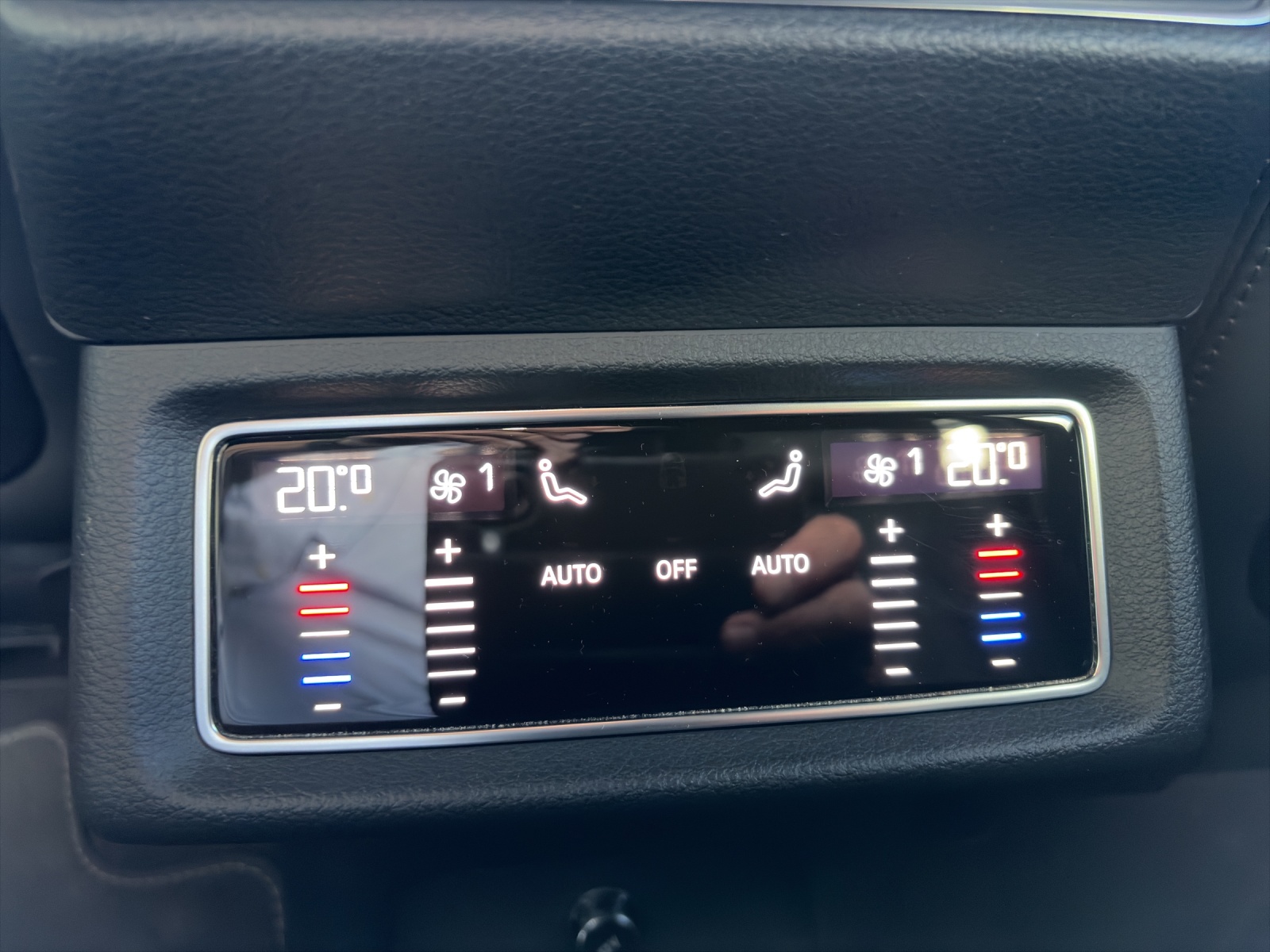 AUDI e-tron 55 S Line Black Edition quattro-image-15