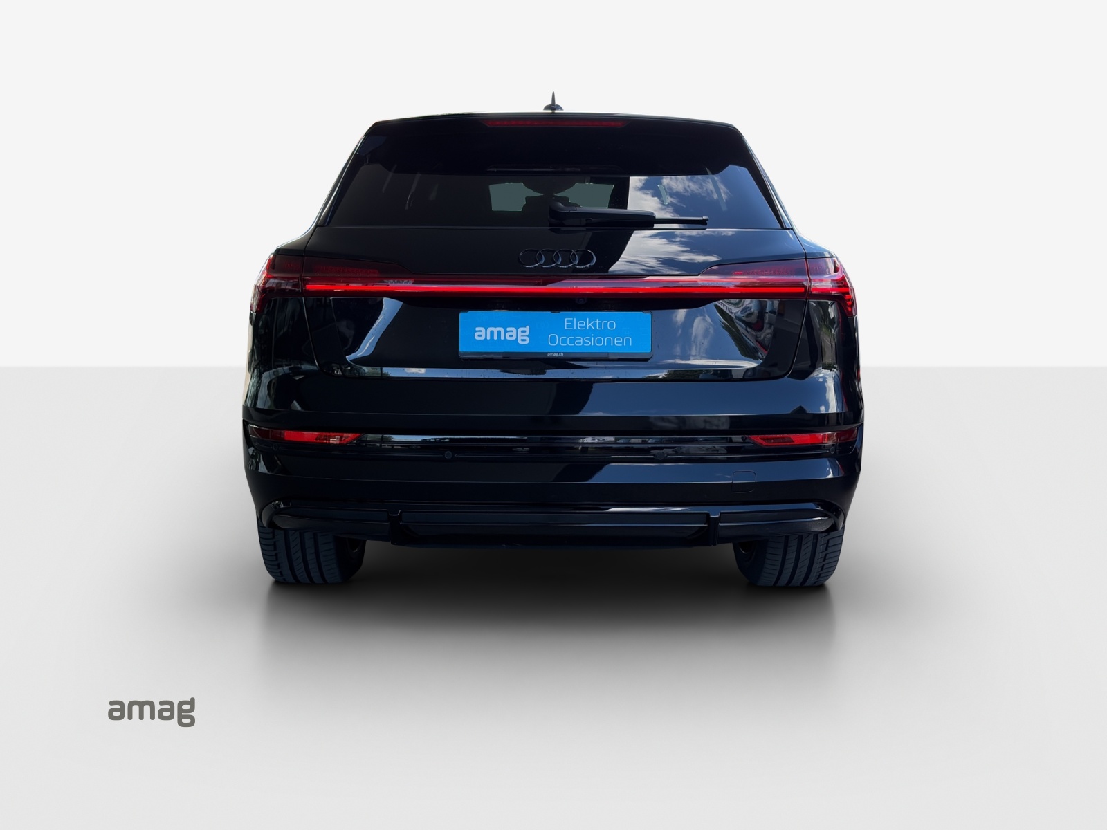 AUDI e-tron 55 S Line Black Edition quattro-image-4