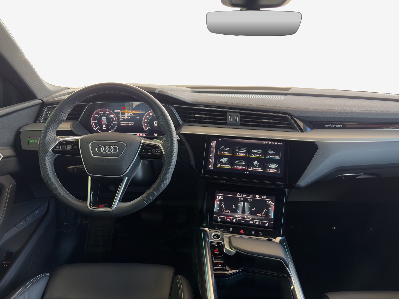 AUDI e-tron 55 S Line Black Edition quattro-image-9