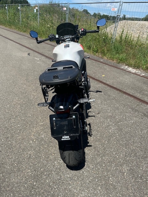 YAMAHA XSR 900-showroom-element-2