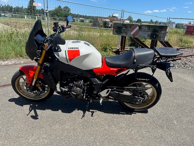 YAMAHA XSR 900-showroom-element-1