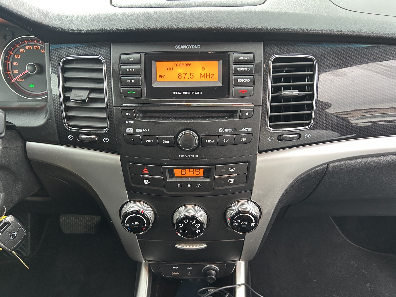 KGM-SsangYong Korando 2.0 e-XDI Quartz 4WD Automatic-image-10