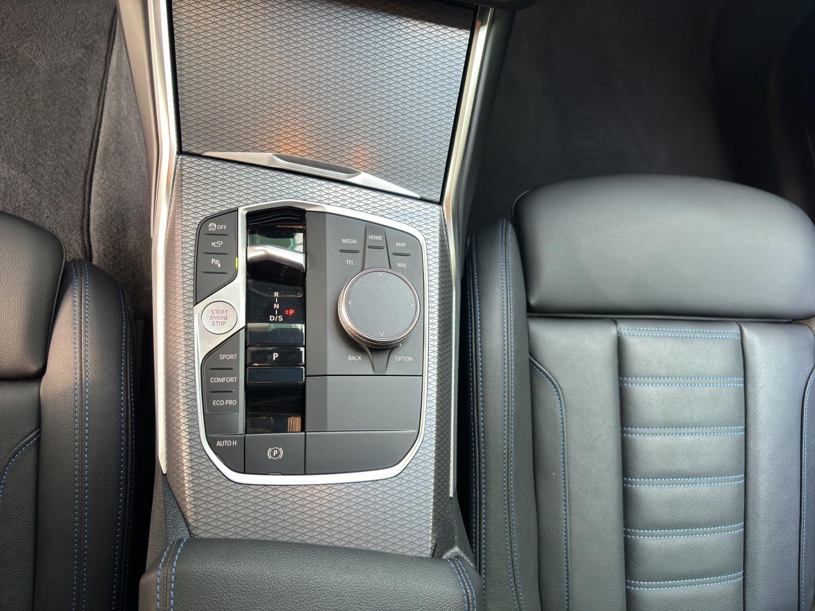 BMW 320d xDrive SAG Touring-image-7