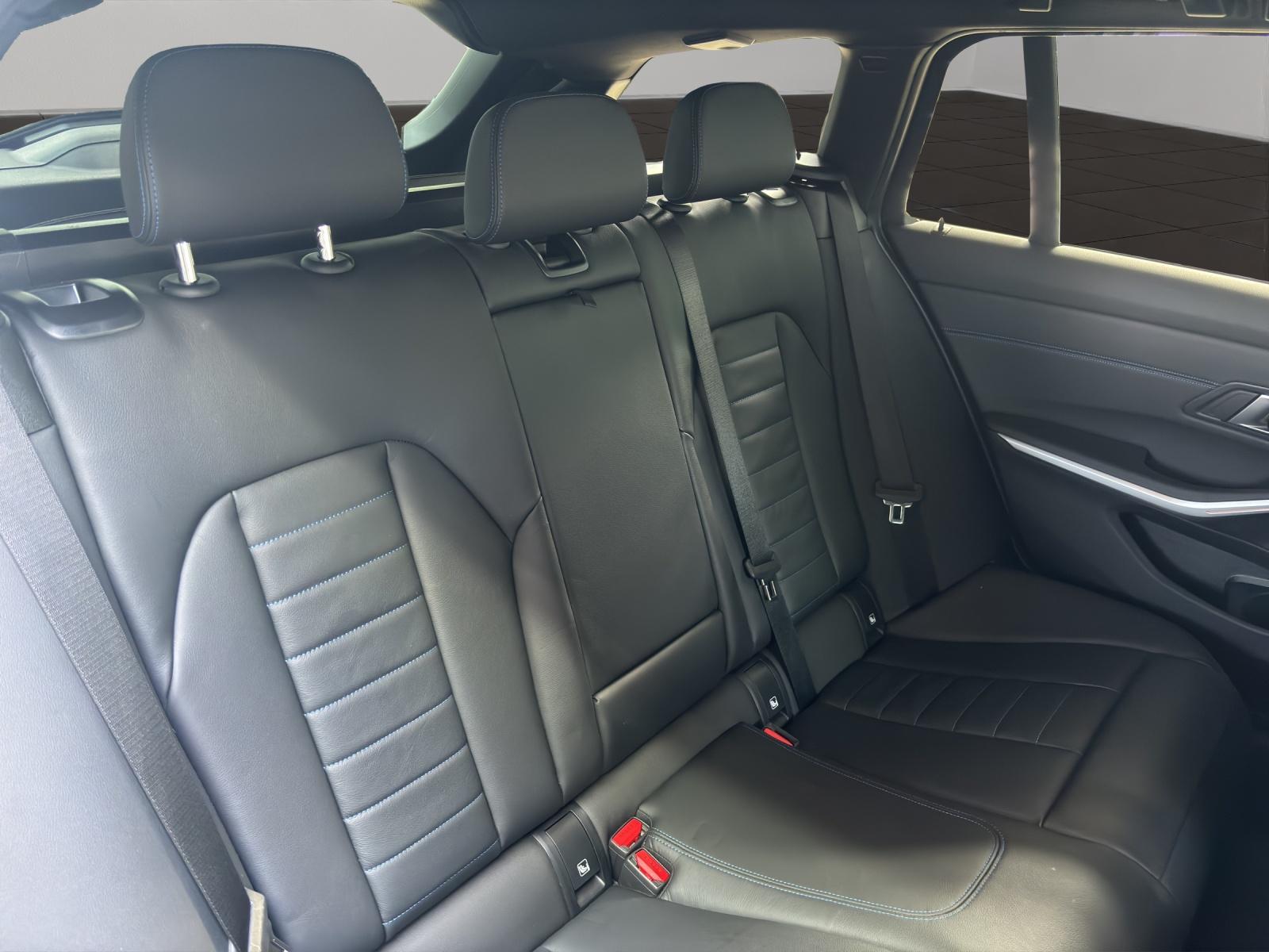 BMW 320d xDrive SAG Touring-image-11