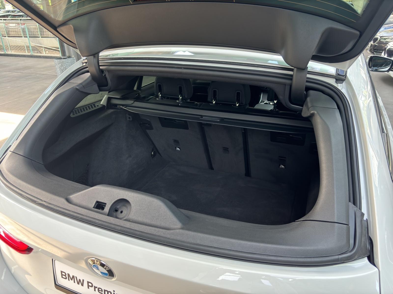 BMW 320d xDrive SAG Touring-image-15