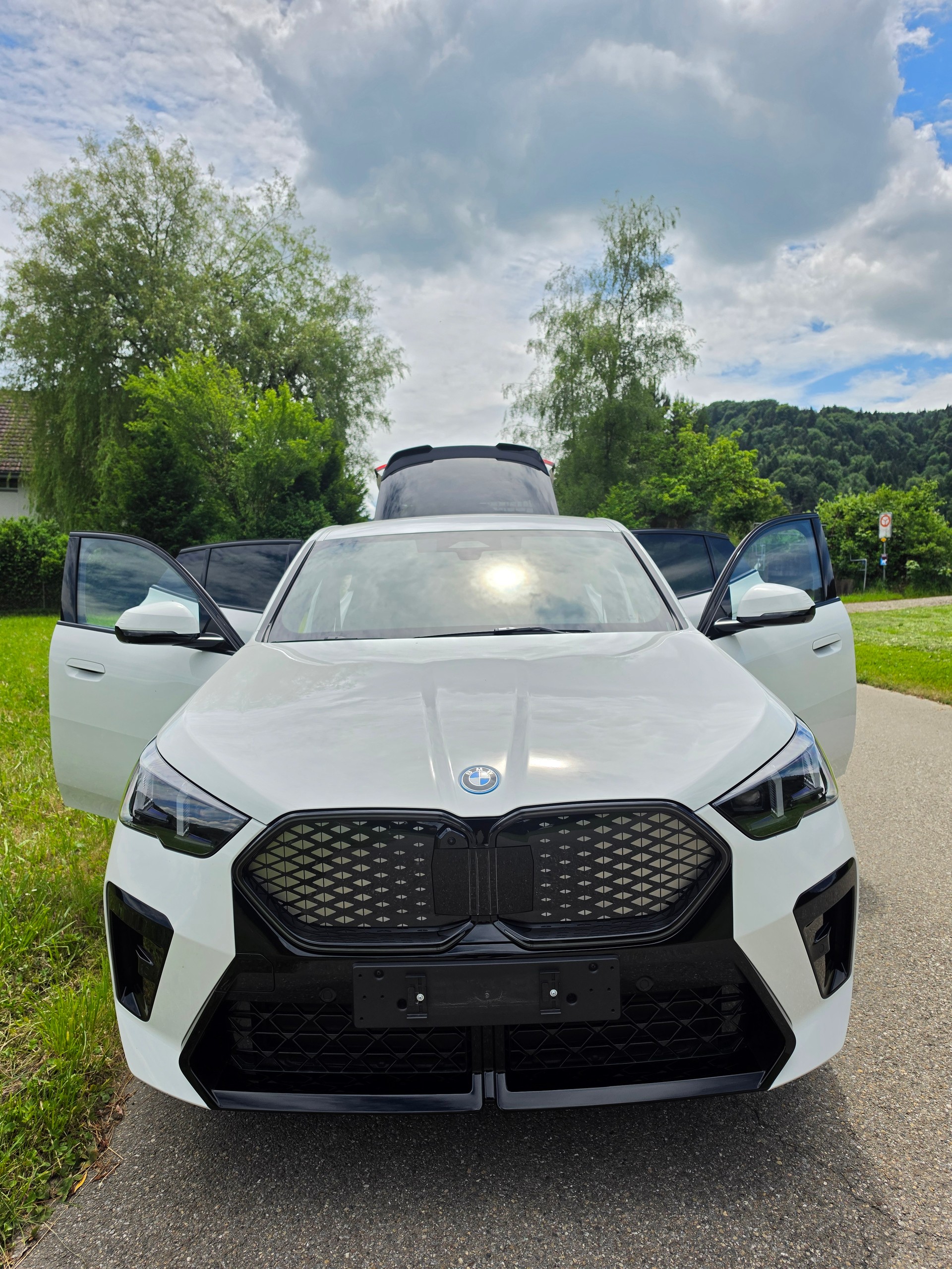 BMW iX2 30 xDrive M-Sport Pro - *535 CHF Leasingübernahme möglich*-image-1