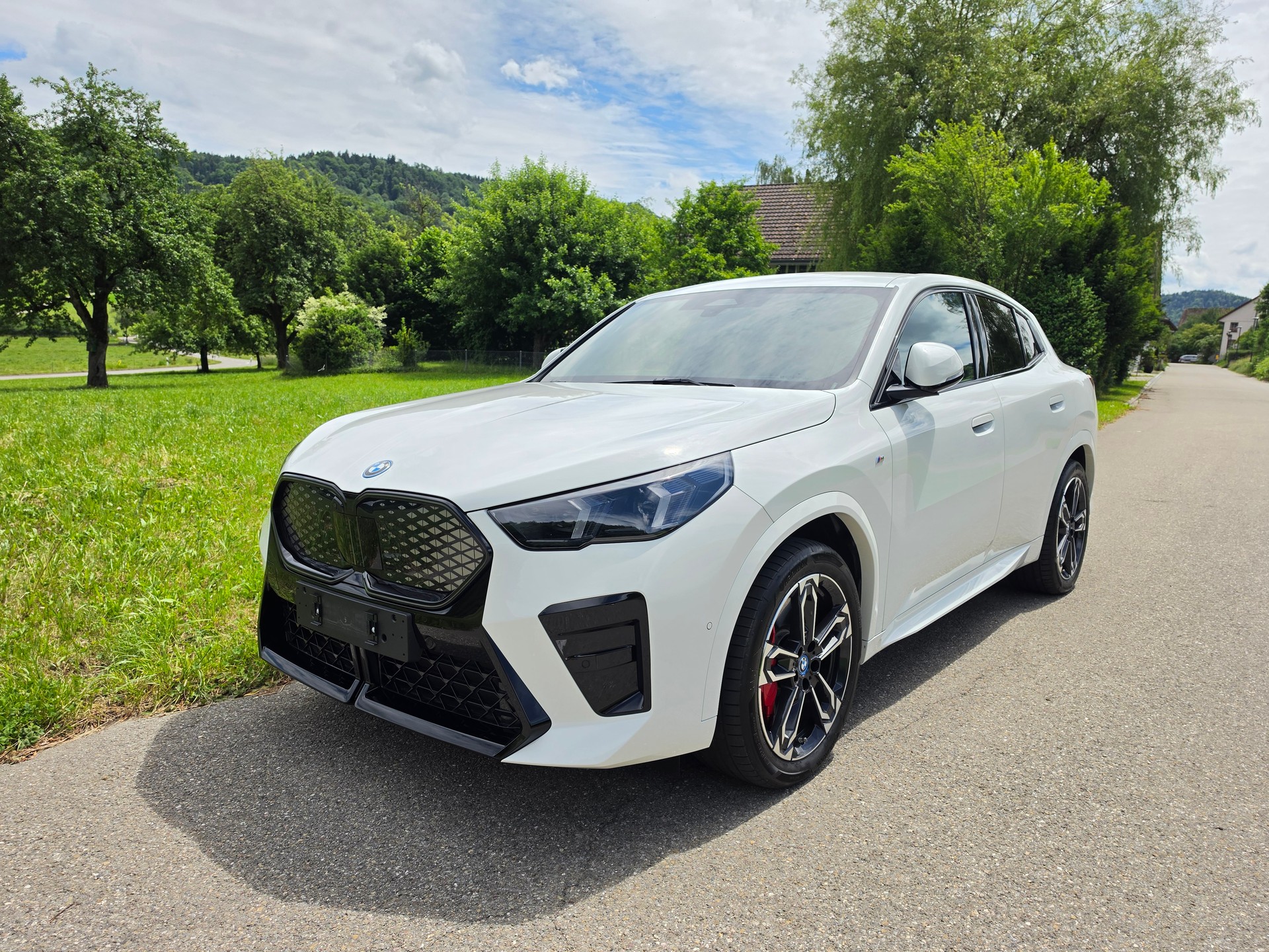 BMW iX2 30 xDrive M-Sport Pro - *535 CHF Leasingübernahme möglich*-image-0