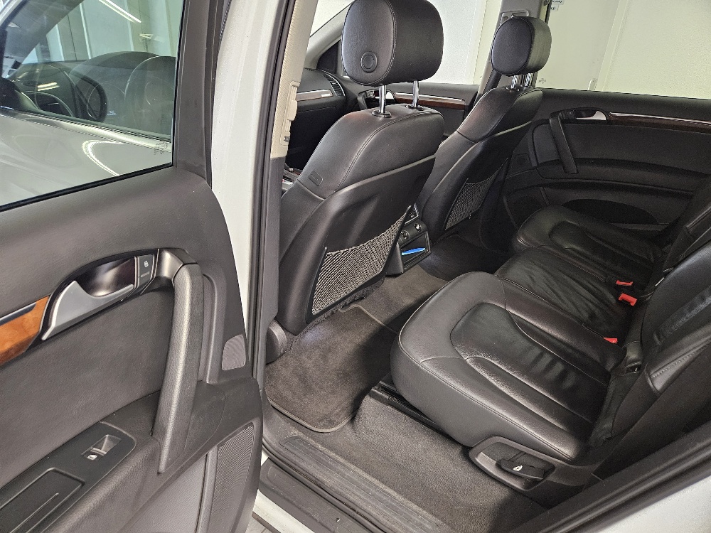 AUDI Q7-image-12