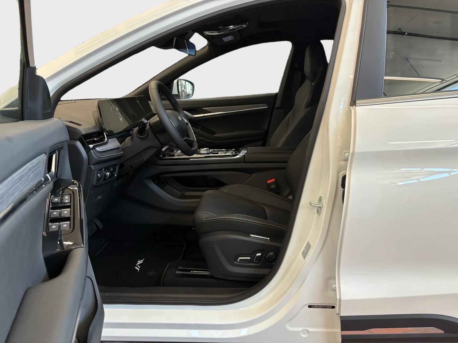 JAC JS6 1.5 PHEV-image-9
