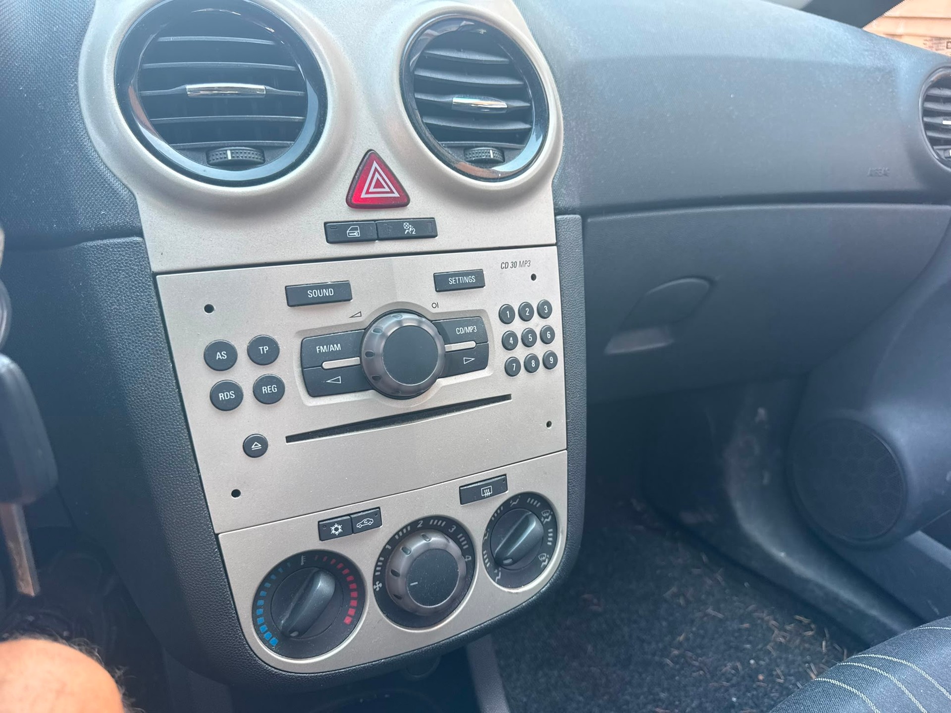 OPEL Corsa 1.4 TP Enjoy-image-4