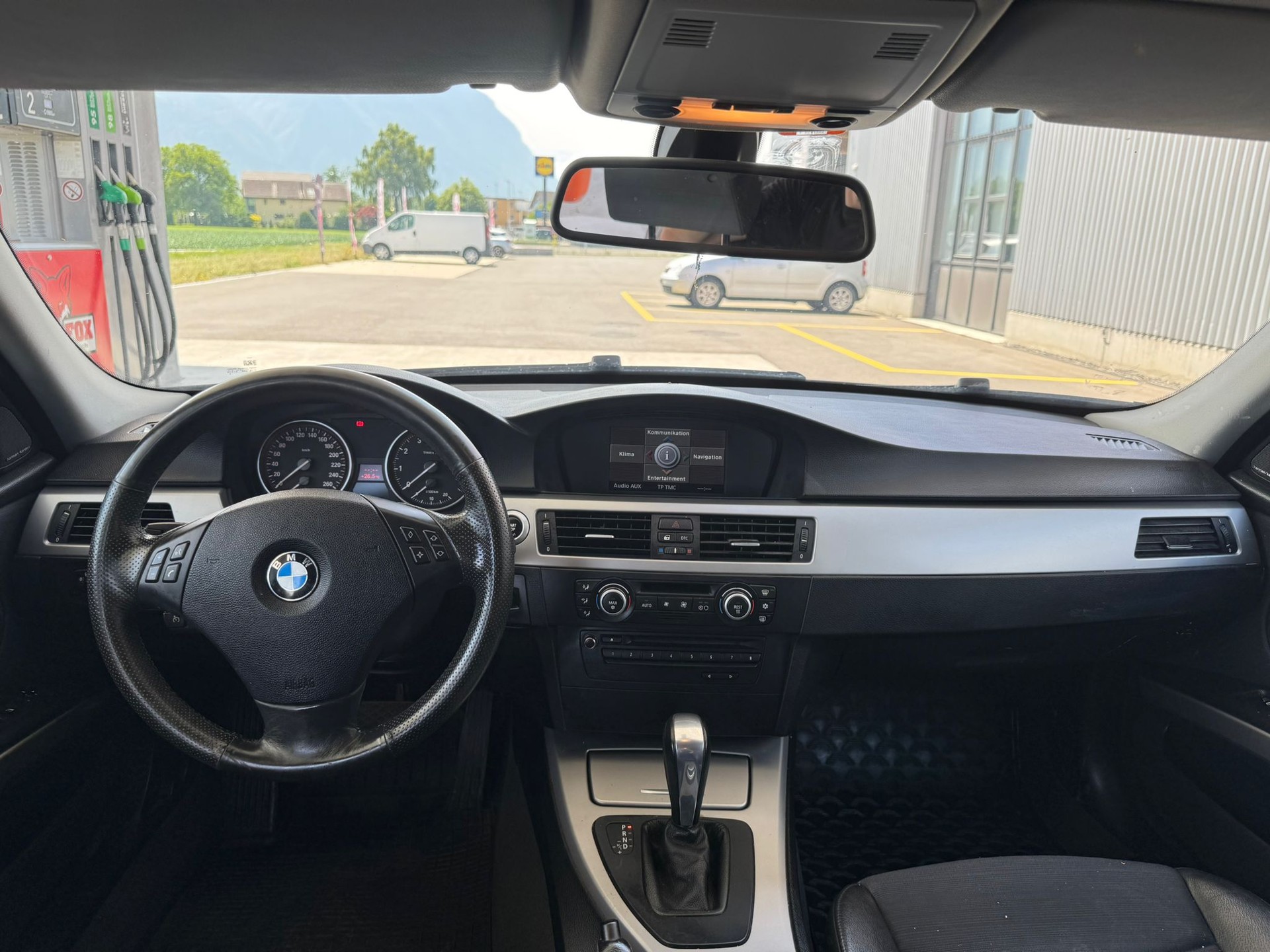 BMW 325-image-4