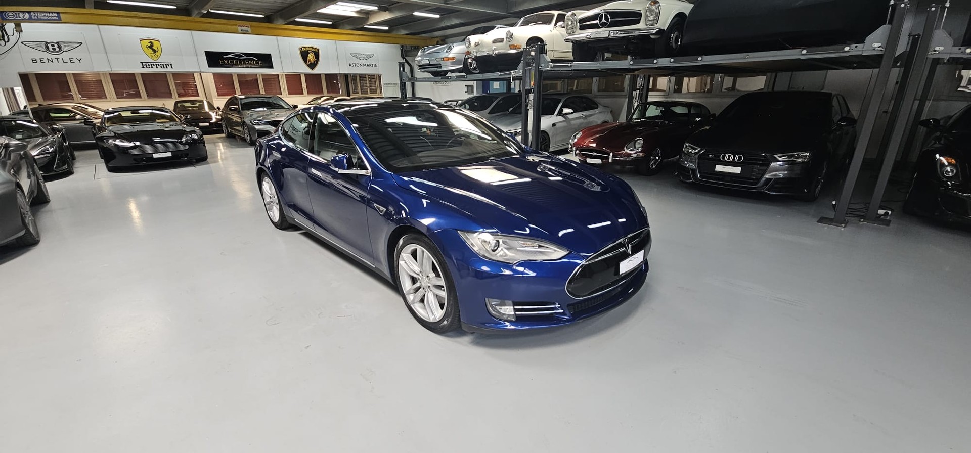 TESLA Model S 90 D-image-2