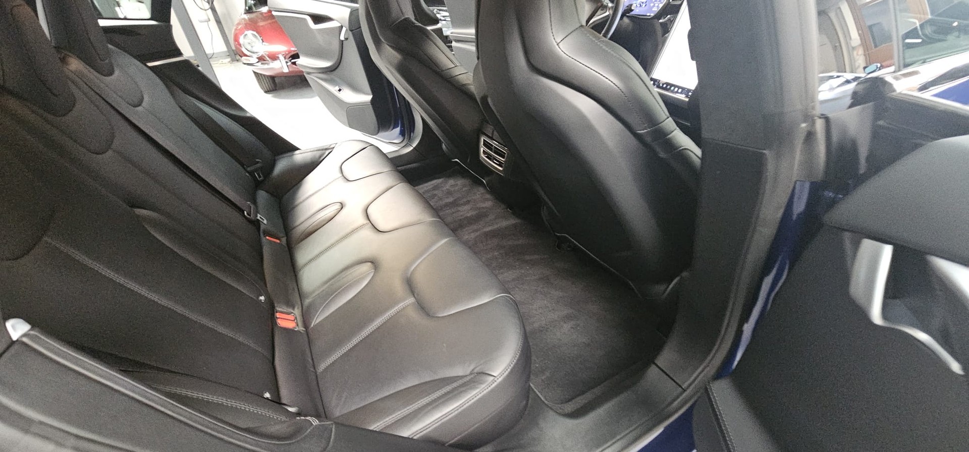 TESLA Model S 90 D-image-11